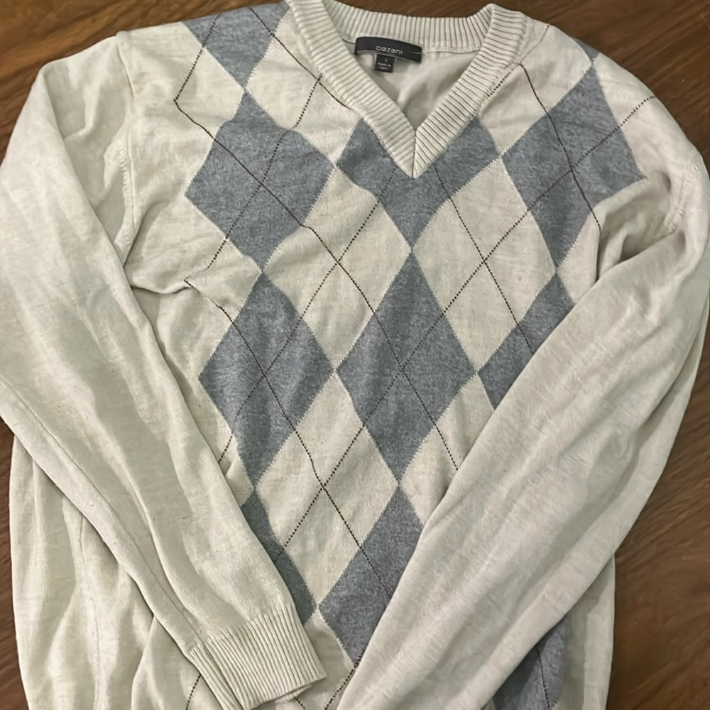 Men’s light weight sweater, size large